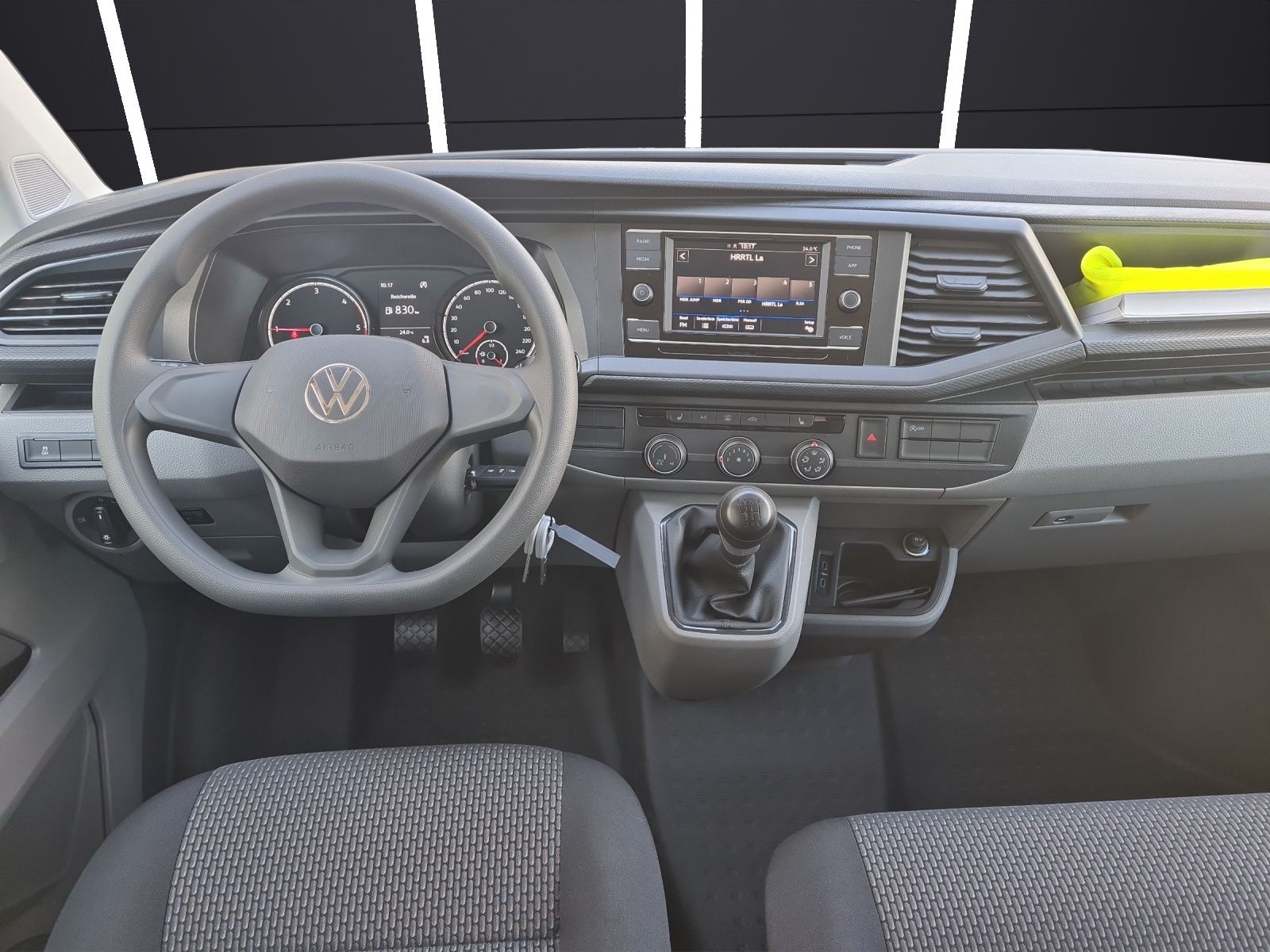 Fahrzeugabbildung Volkswagen T6 Kombi T6.1 TDI 9-Sitzer LR SITZH. PDC KLIMA