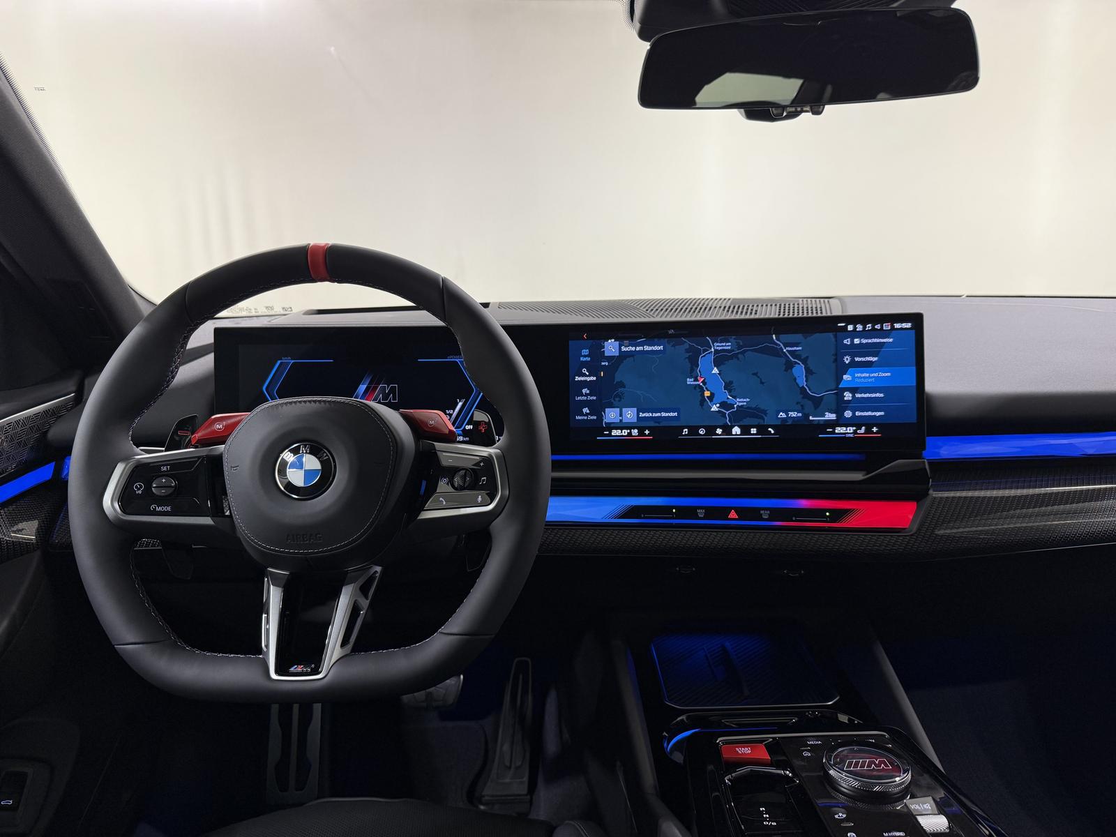 BMW M5 Touring Vmax ACC 360 AHK B&W Pano