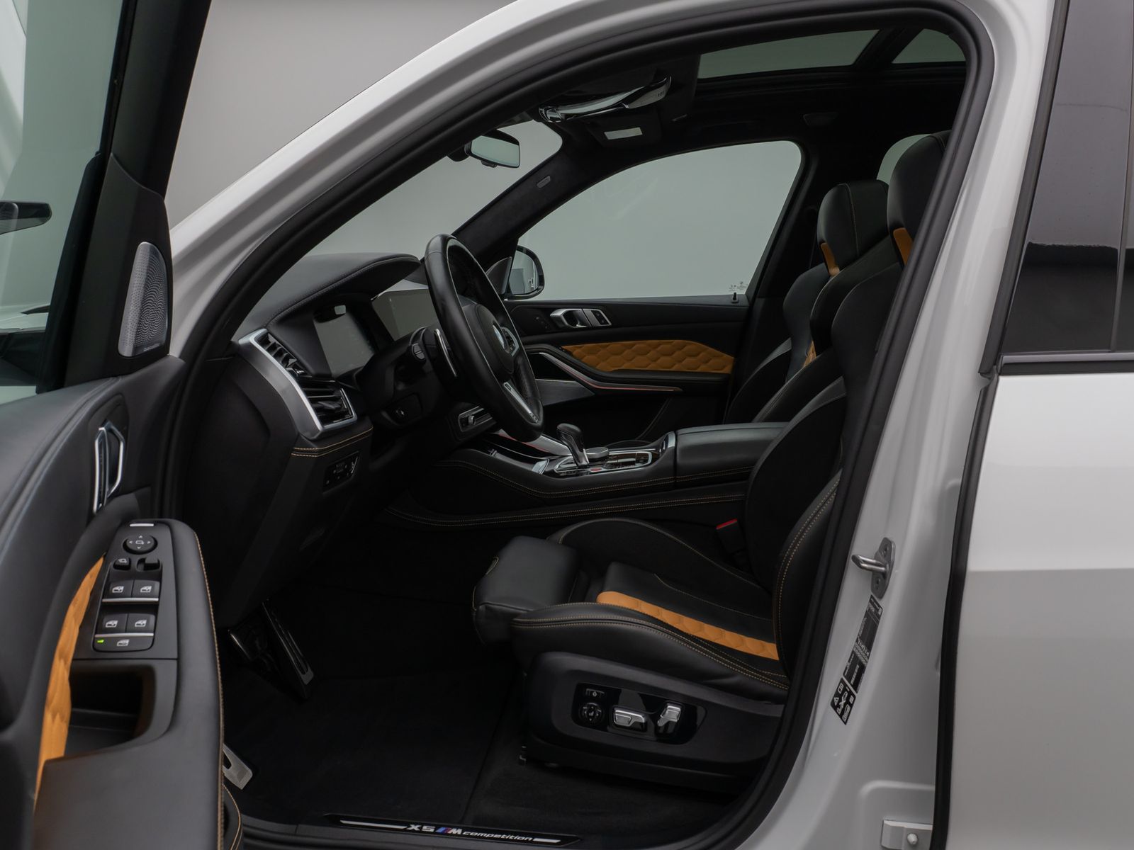 Fahrzeugabbildung BMW X5 M  Competition Panorama Laser 360°B&W SoftCL