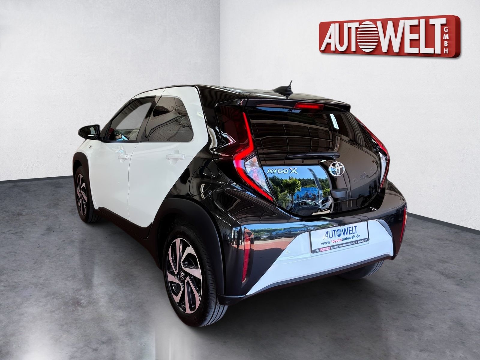 Fahrzeugabbildung Toyota Aygo X 1.0 Black&White SHZ,Winterräder,ACC,PDC