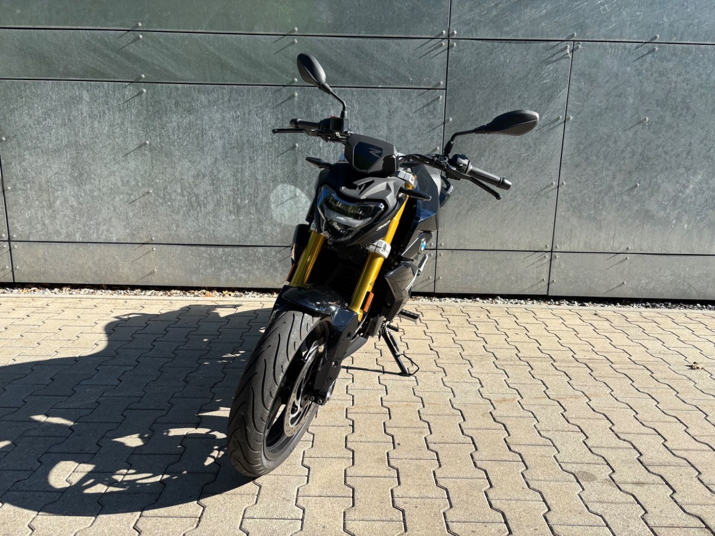 Fahrzeugabbildung BMW G 310 R