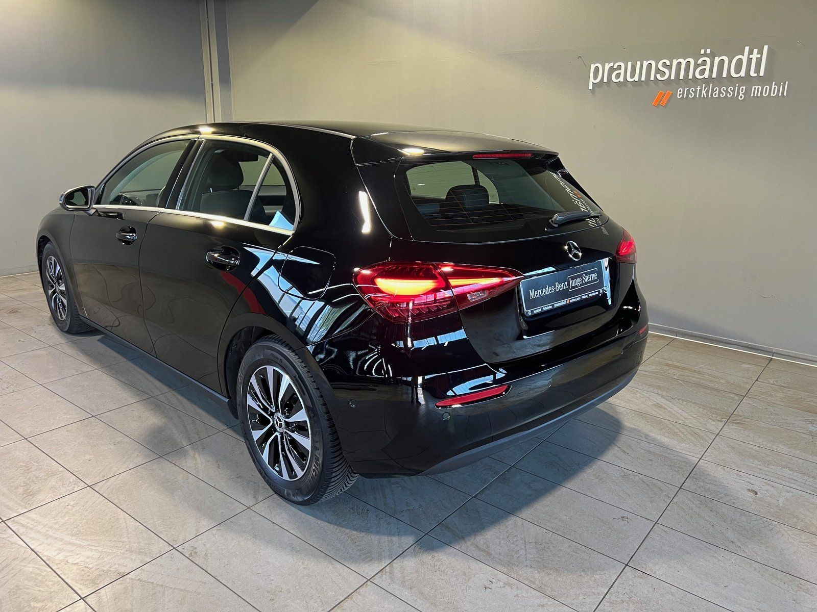 Mercedes-Benz A 180 d Advanced PTS Kamera MBUX LED DAB LMR 16 foto 2