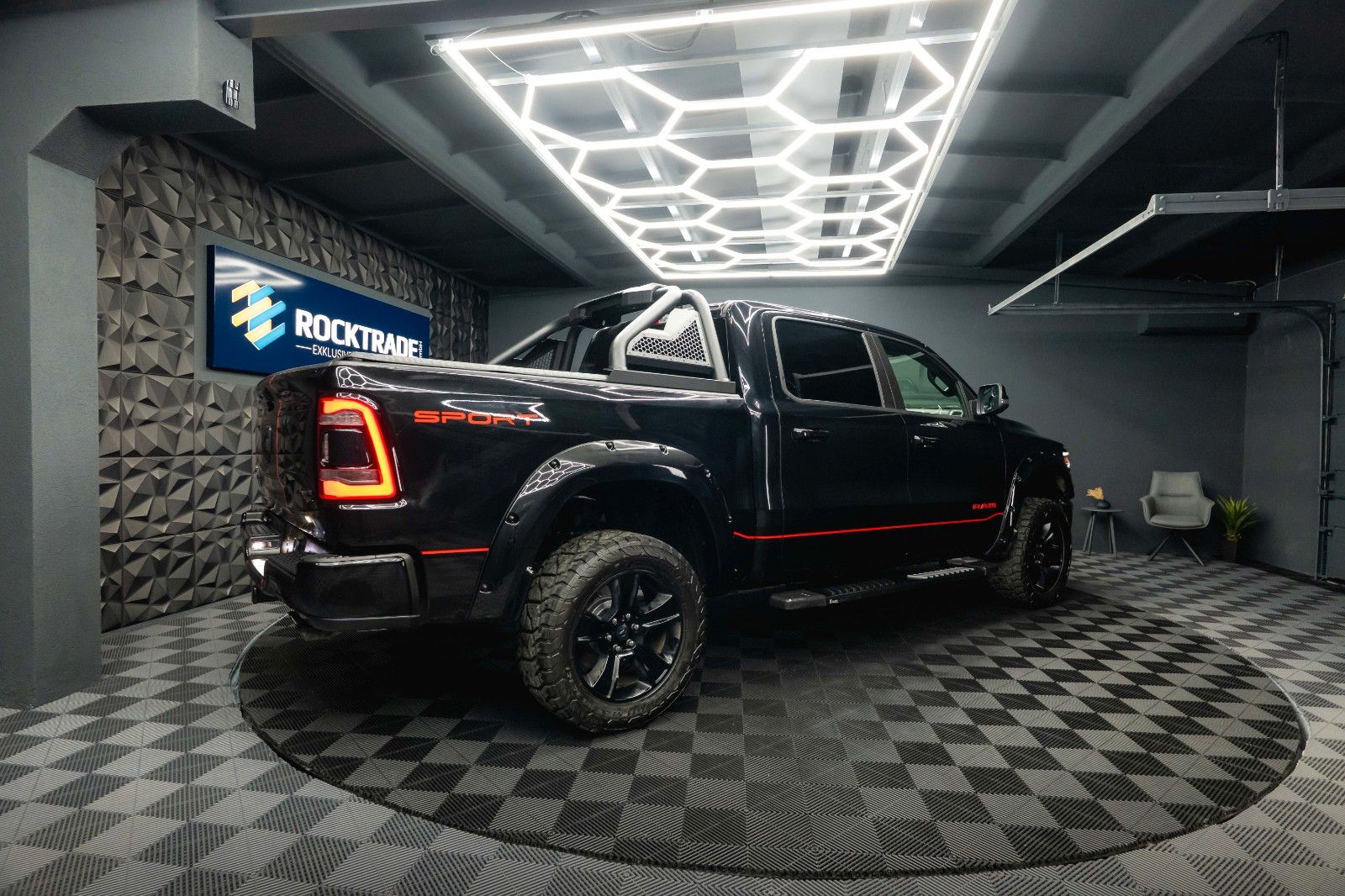 Fahrzeugabbildung Dodge RAM 5.7 V8 HEMI 4x4 OFFROAD Night-Paket Limited