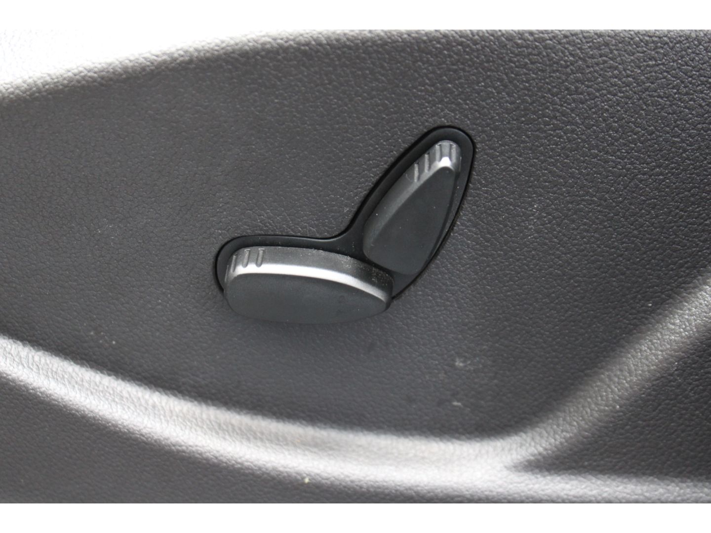 Fahrzeugabbildung Ford Grand C-Max Titanium 7-Sitze Xenon Navi RFK TWA