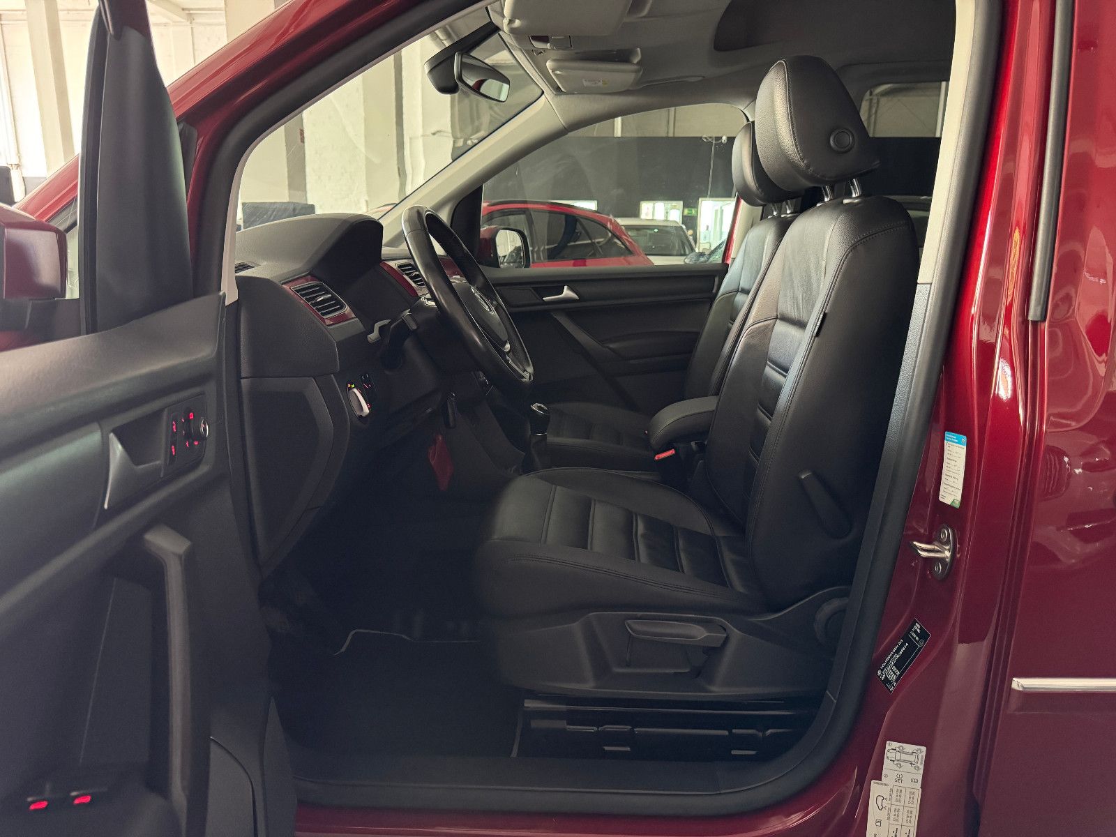 Fahrzeugabbildung Volkswagen CADDY MAXI 1.4 TGI HIGHLINE SPORTPAKET ACC VOLL
