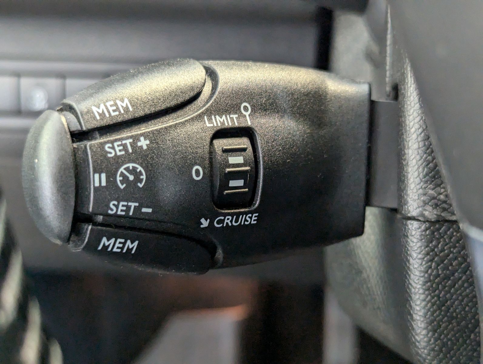 PEUGEOT 308 1.2 e-THP Allure Full-LED-Paket Kamera Navi+ - Image 21
