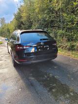 Skoda Superb 2.0 TDI SCR DSG Premium Edition Combi... - Skoda Superb: Edition