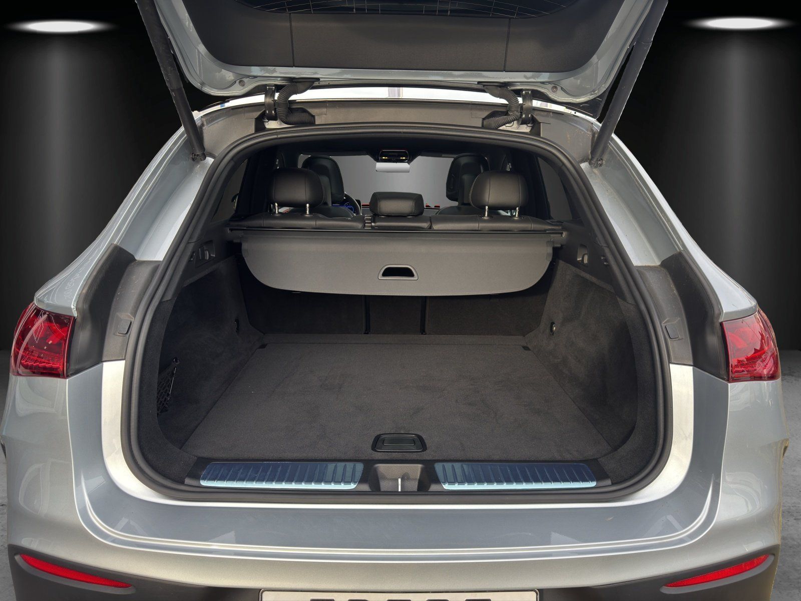 Fahrzeugabbildung Mercedes-Benz EQE350 4M SUV AMG Prem AIRMATIC Pano AHK HUD HAL