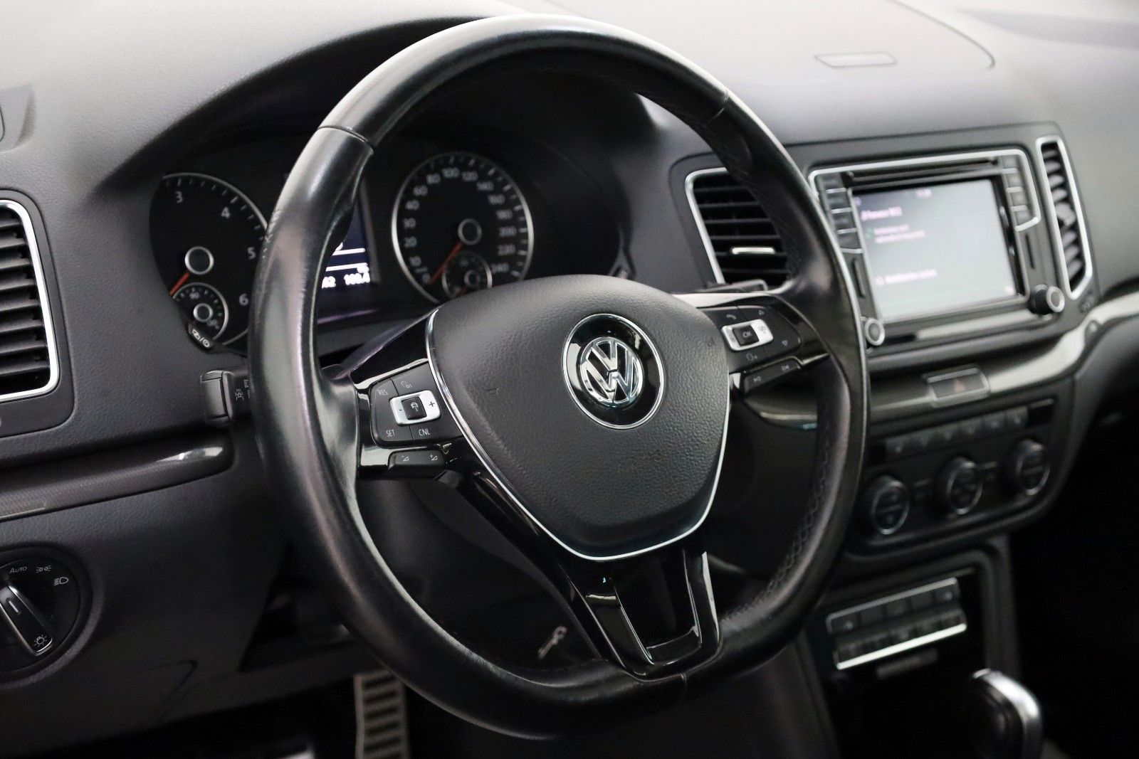 Fahrzeugabbildung Volkswagen Sharan IQ.DRIVE 4M Navi,LED,Panorama,Kamera,SH