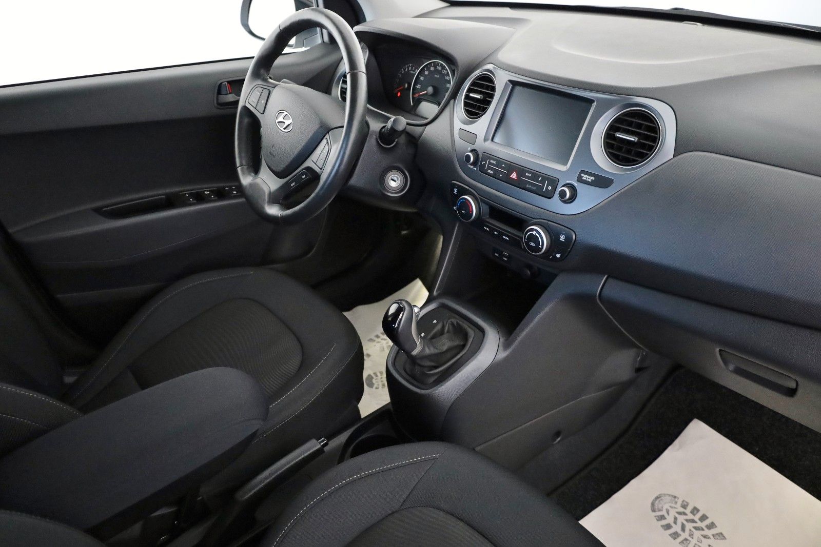 Fahrzeugabbildung Hyundai i10 YES! Plus,Autom.,Navi,SH, PDC, 8fach bereift
