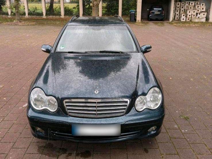 Mercedes-Benz C180 2004 — engine 143 HP (105kW)