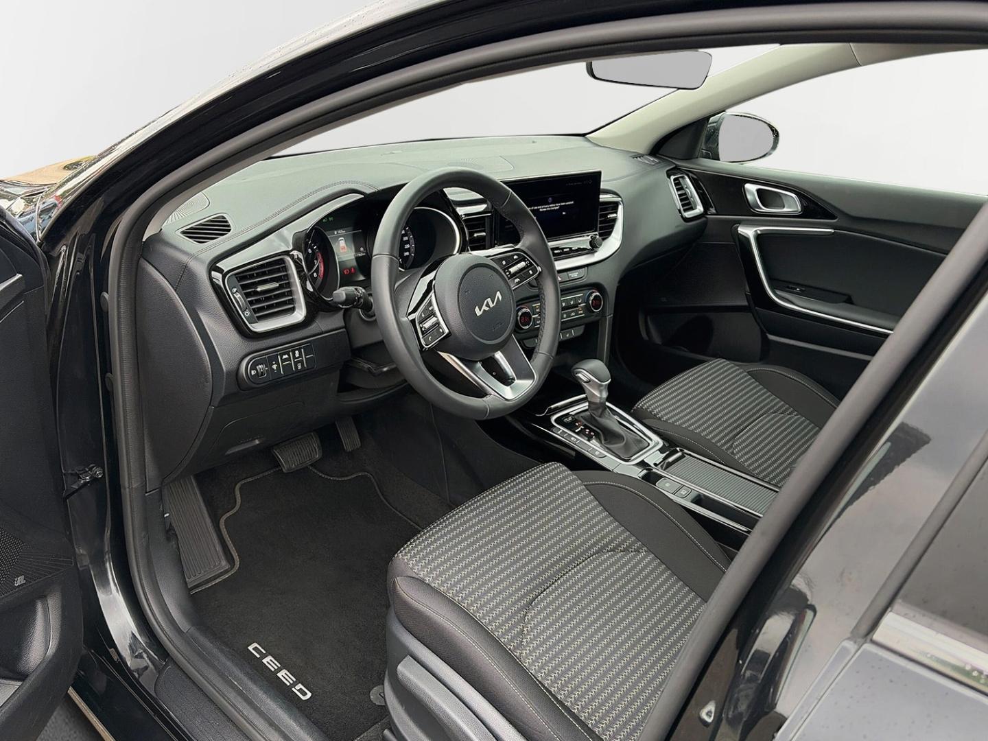 Kia Ceed_sw 1.5 Spirit, DCT, Navi, LED, Kamera