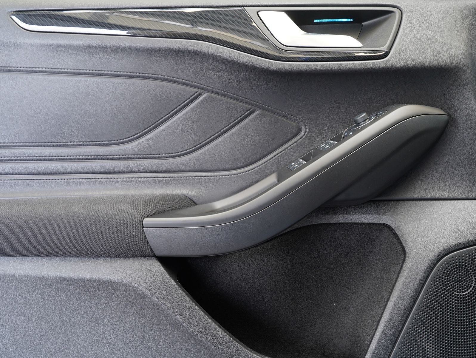 Fahrzeugabbildung Ford Focus Turnier 1.0 EcoBoost ST-Line X ACC/MATRIX