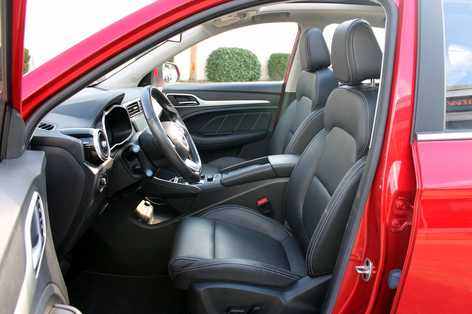 Fahrzeugabbildung MG ZS EV Luxury 5D ACC PANO NAV CarPlay BT SHZ KAM