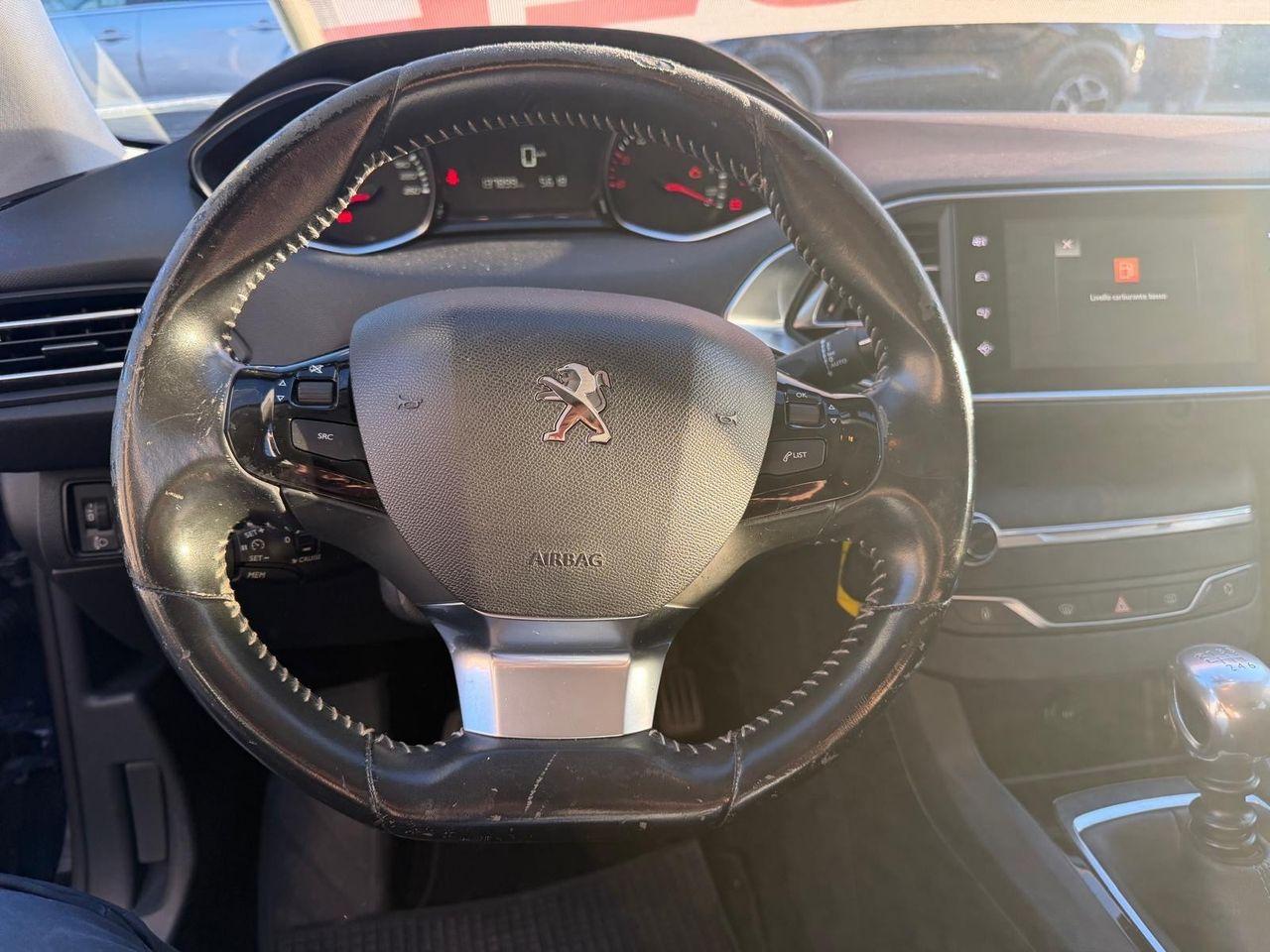 Peugeot 308 2015 — photo 15