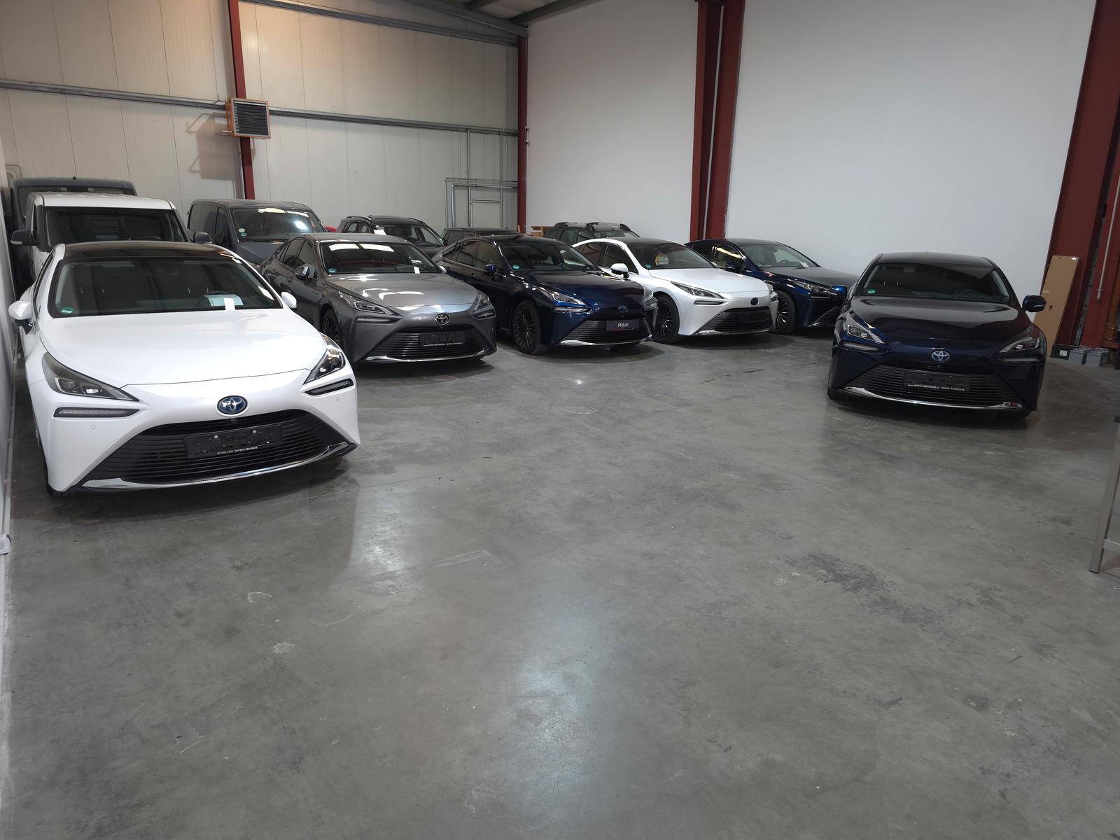 showroom-image-top