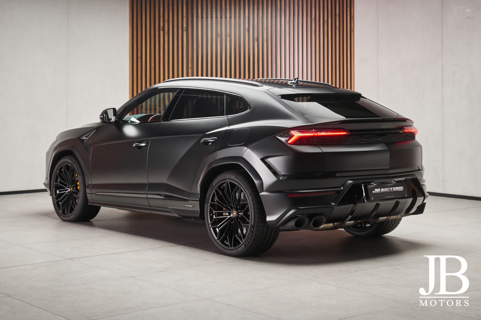 Fahrzeugabbildung Lamborghini Urus SE Panorama 3D B&O Carbon 23 Zoll
