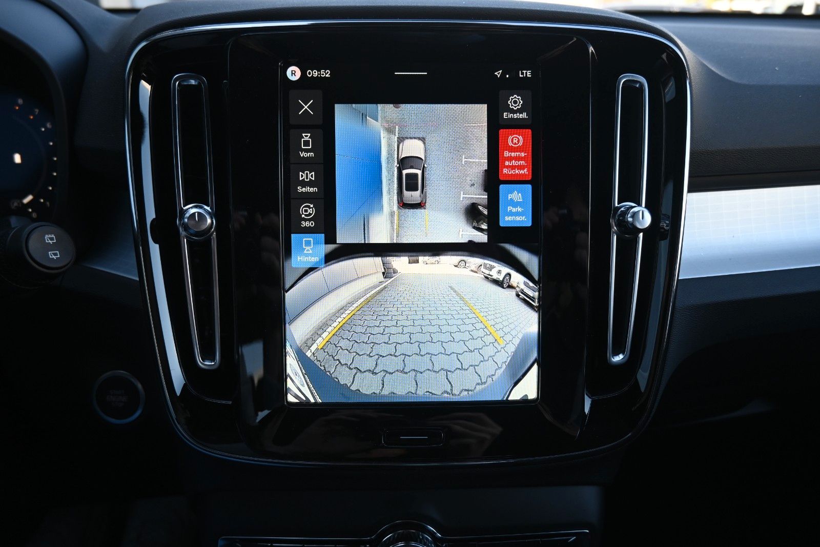 Fahrzeugabbildung Volvo XC40 B4 DKG Plus Dark*STDHZG*360*Pixel*ACC