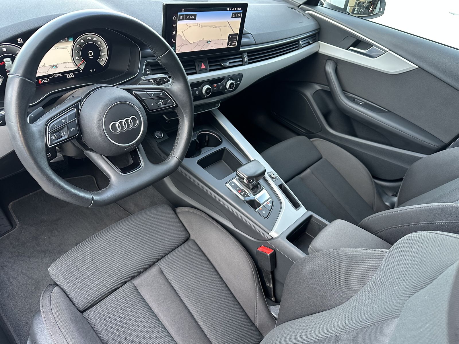 Fahrzeugabbildung Audi A4 Avant 35 TDI Advanced NAV+LED+VCOCKPIT+AHK+PP