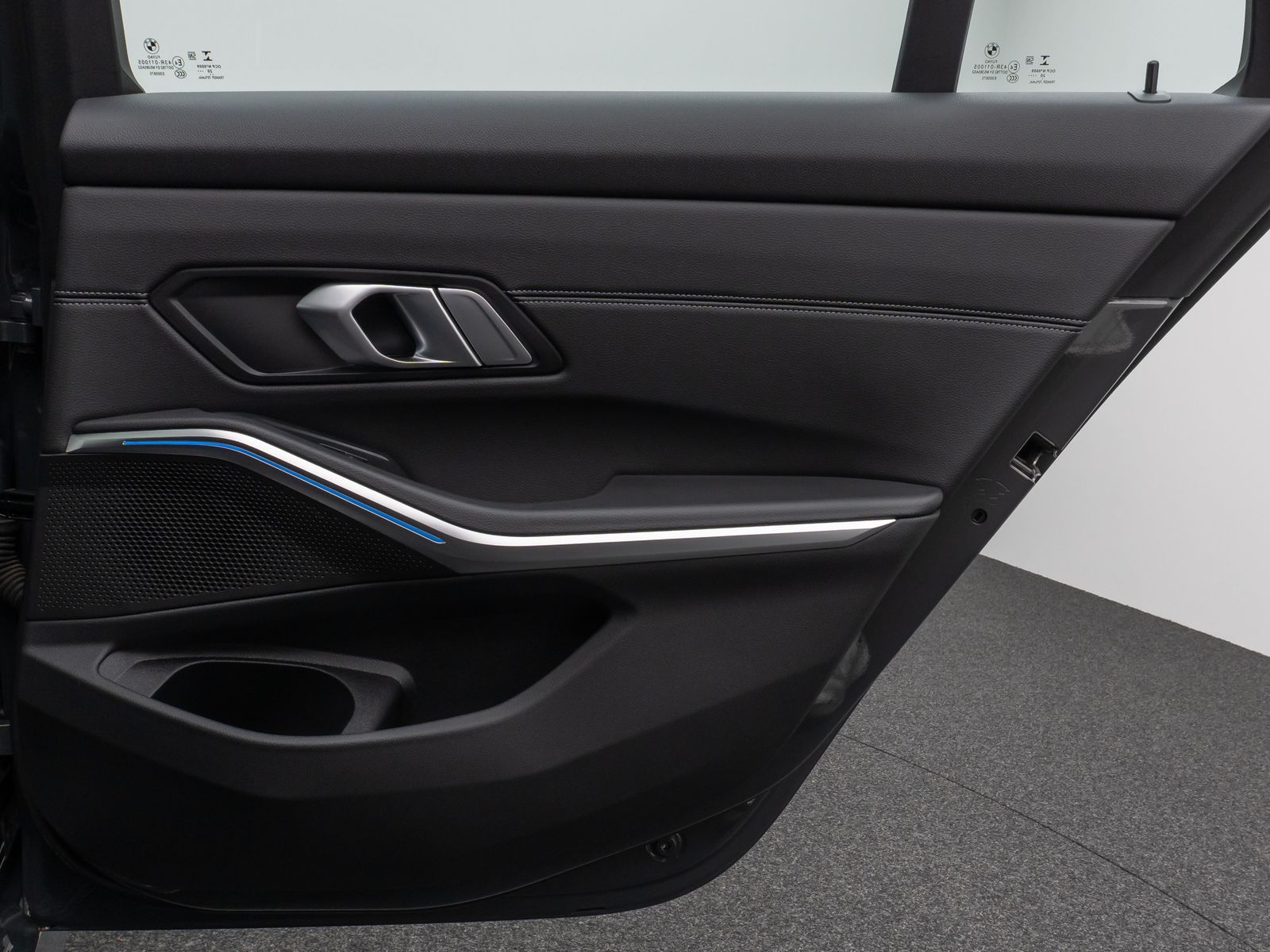 Fahrzeugabbildung BMW 330e Luxury Line Kamera Pano HUD HiFi Individual