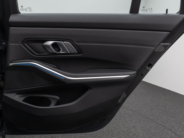 Foto Nummer 34: BMW 330e