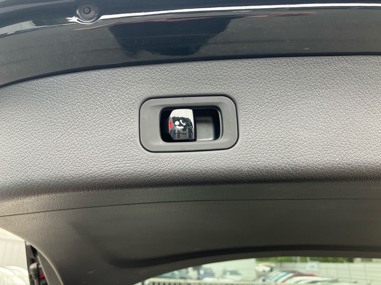 Fahrzeugabbildung Mercedes-Benz GLC 200 4M AVANTGARDE+AHK+EASYPACK+AMBIENTE+LED+