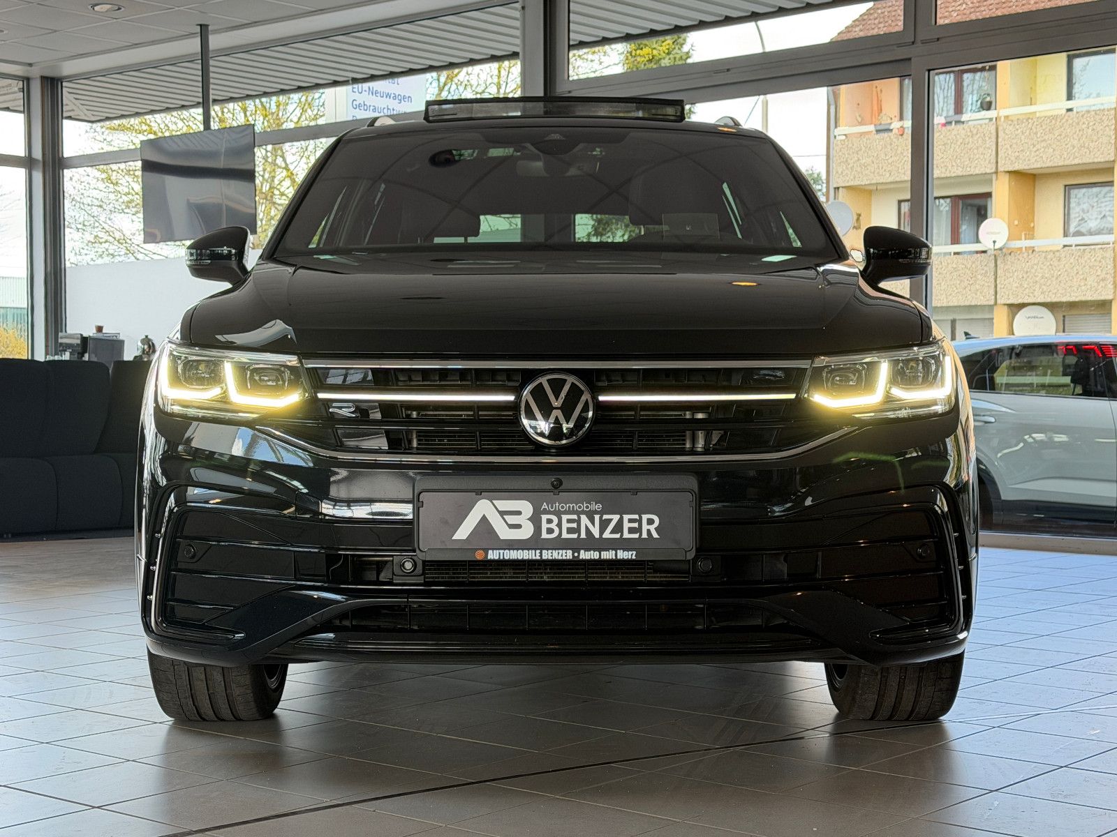 Fahrzeugabbildung Volkswagen Tiguan Allspace R-Line /PANO/HUD/HARMAN-KARDON/