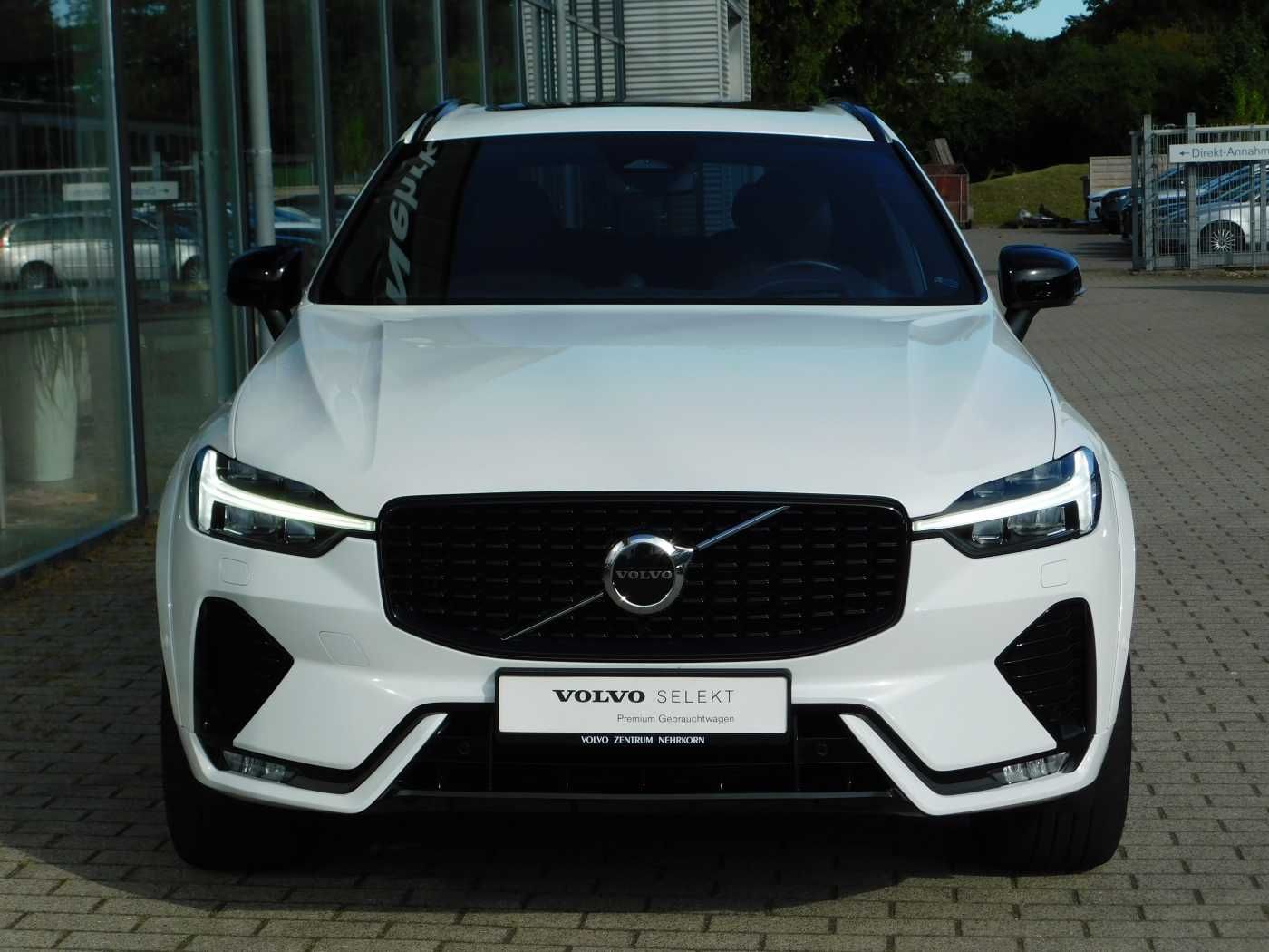 Fahrzeugabbildung Volvo XC60 Diesel B5 D AWD Ultimate Dark