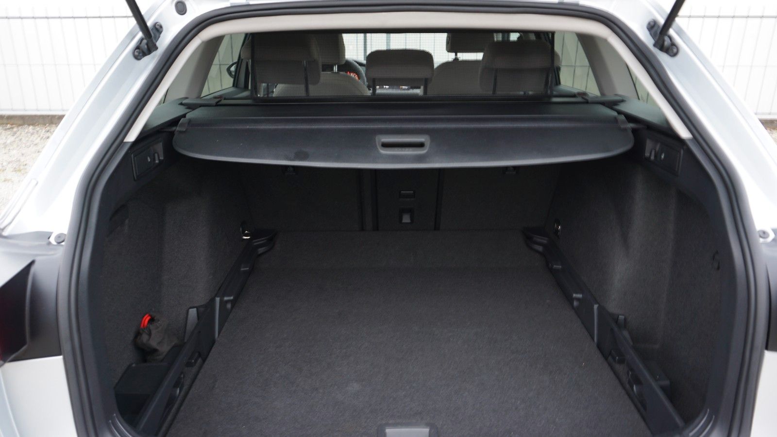 Fahrzeugabbildung Volkswagen Golf VIII Variant Style, Navi,LED,HUD,Kamera +WR