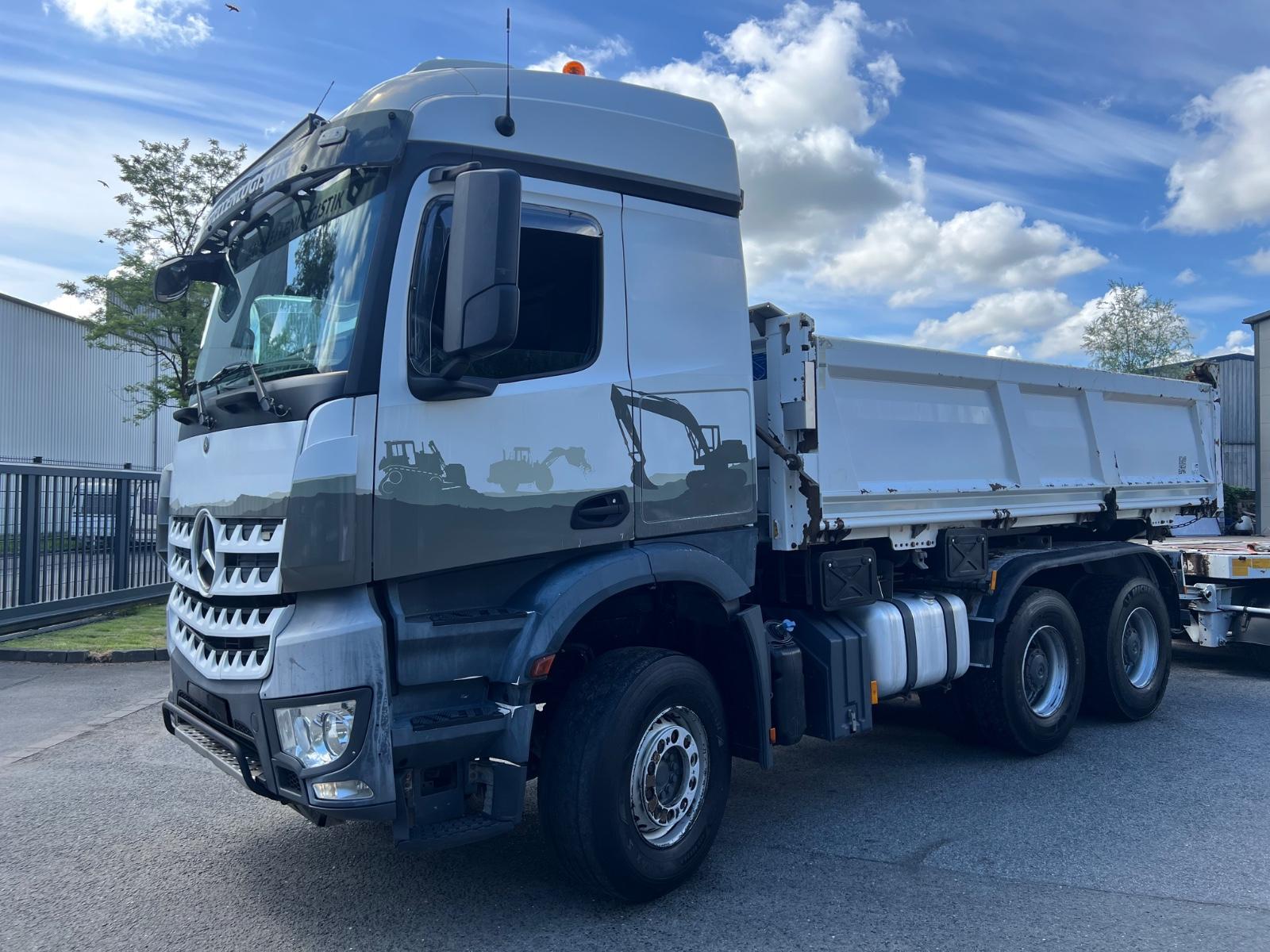 Mercedes-Benz Arocs 3352 BB Dreiseitenkipper Bordmatik
