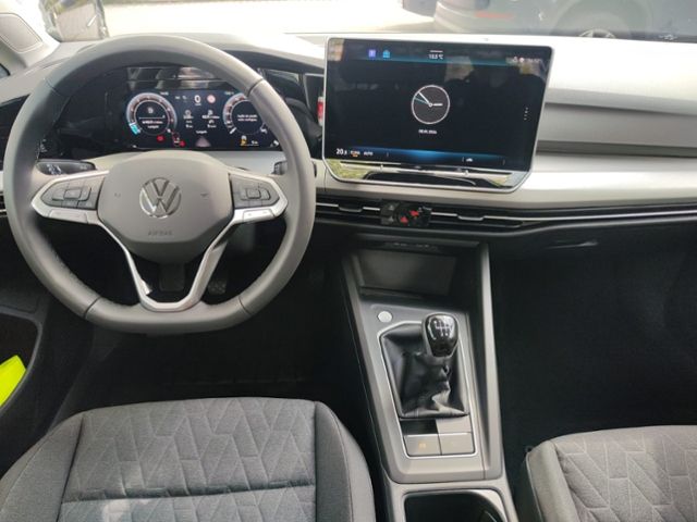 Fahrzeugabbildung Volkswagen Golf 1.5 TSI NAVI APP CONNECT PDC DAB ACC KAMERA