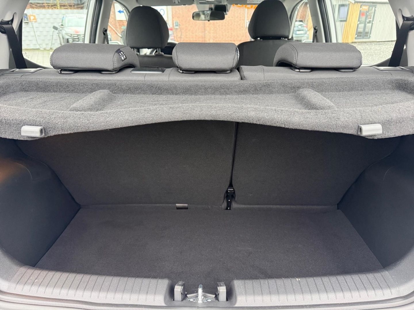 Fahrzeugabbildung Hyundai i10 FL 1.0 MT 2WD Trend Klima Parksensoren