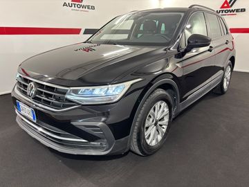 Volkswagen Tiguan - 1