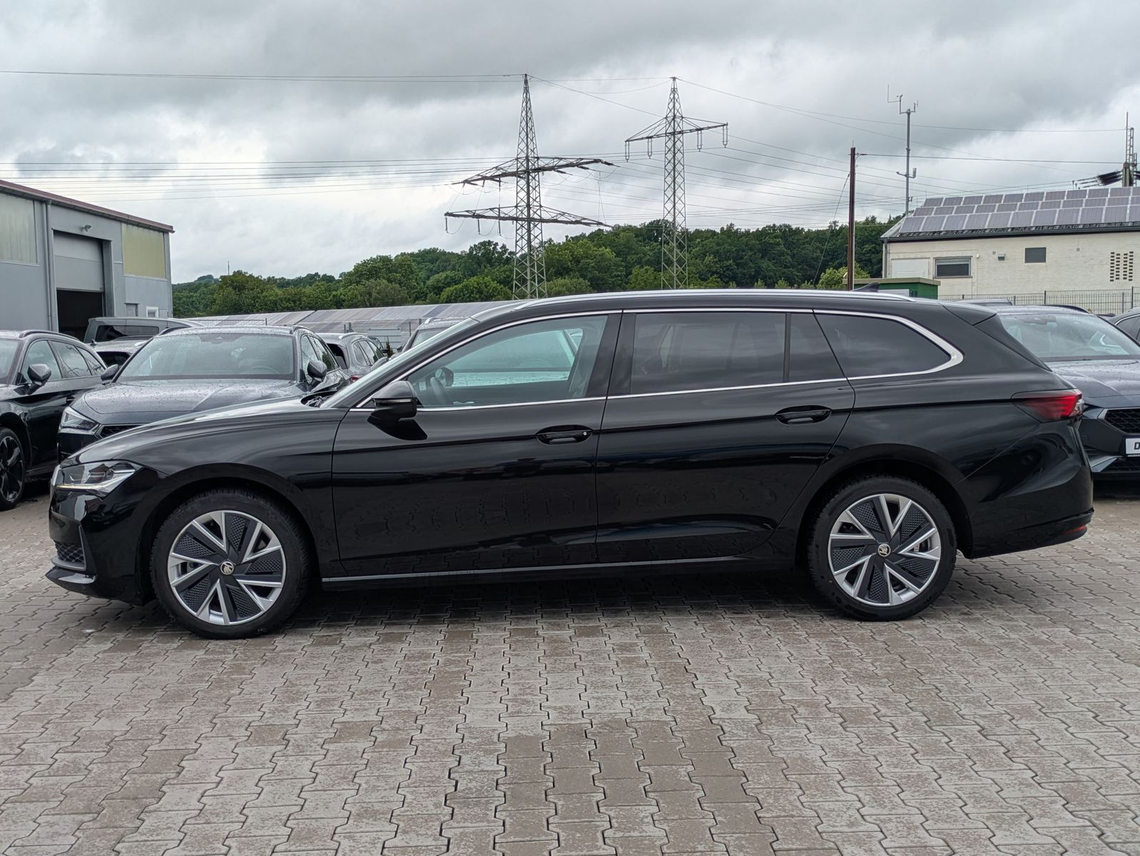 Fahrzeugabbildung SKODA Superb 2.0 TDI 4x4 Selection MATRIX*AHK*5J GAR.