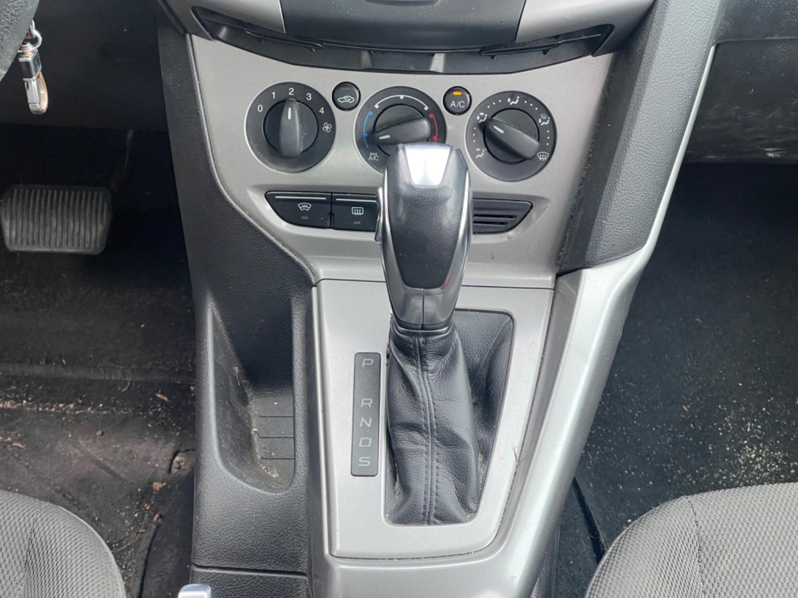 Ford Focus 2013 — photo 16
