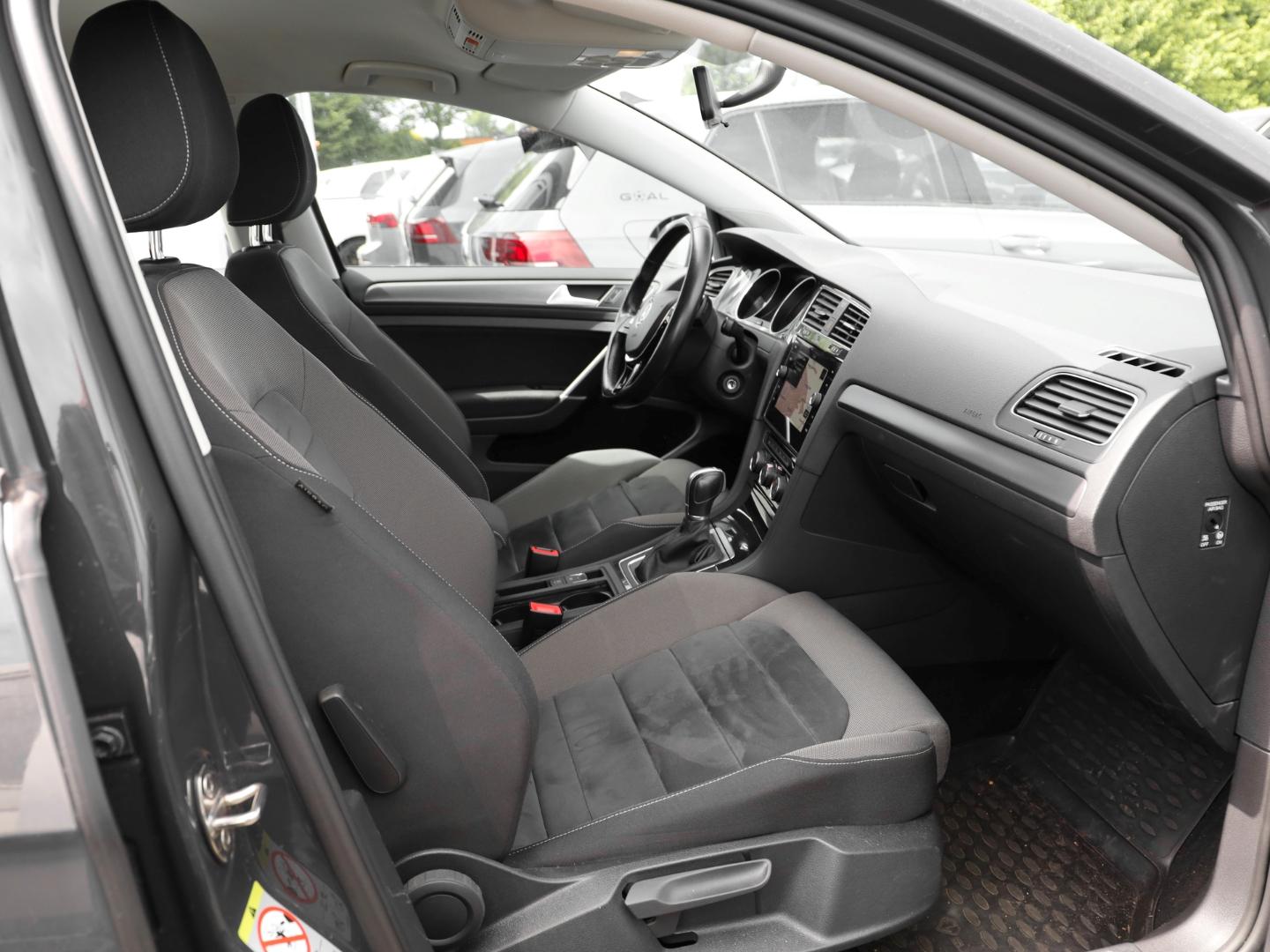 Volkswagen Golf VII COMFORTLINE TSI DSG NAVI ACC SHZ
