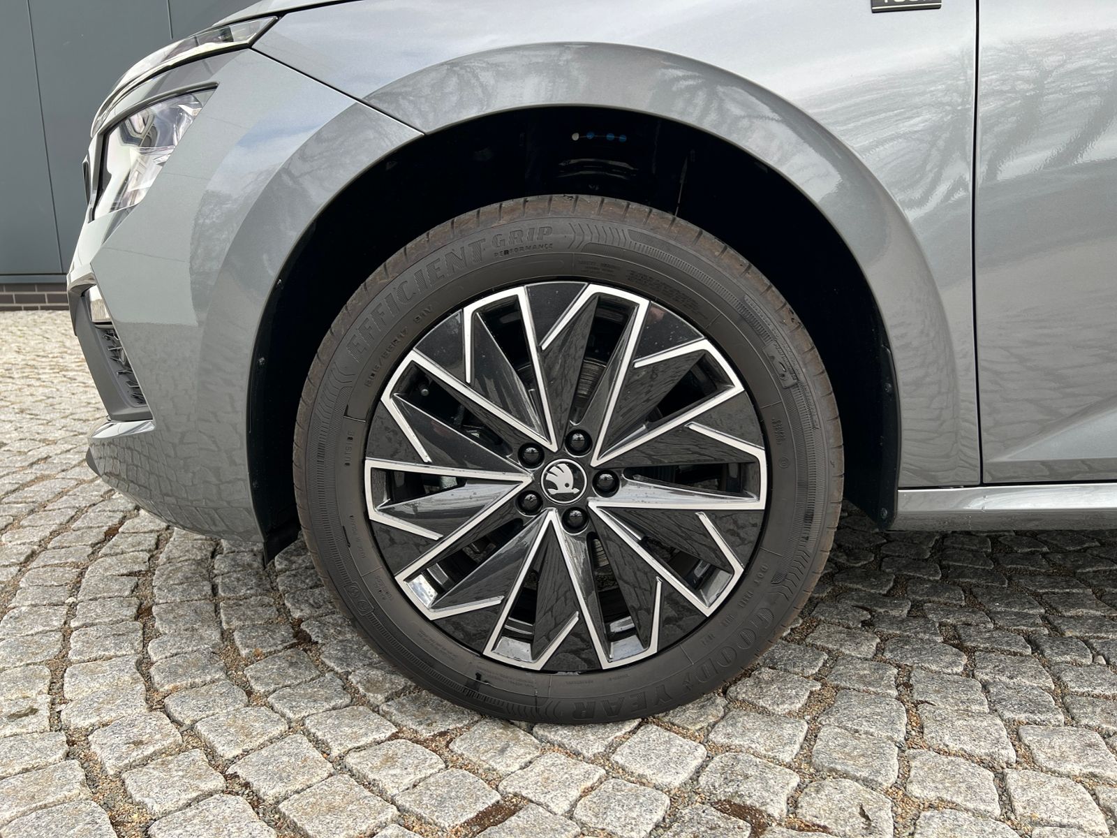 Fahrzeugabbildung SKODA Kamiq Tour 1.0 TSI DSG *AHK, ACC, 17"-LM*