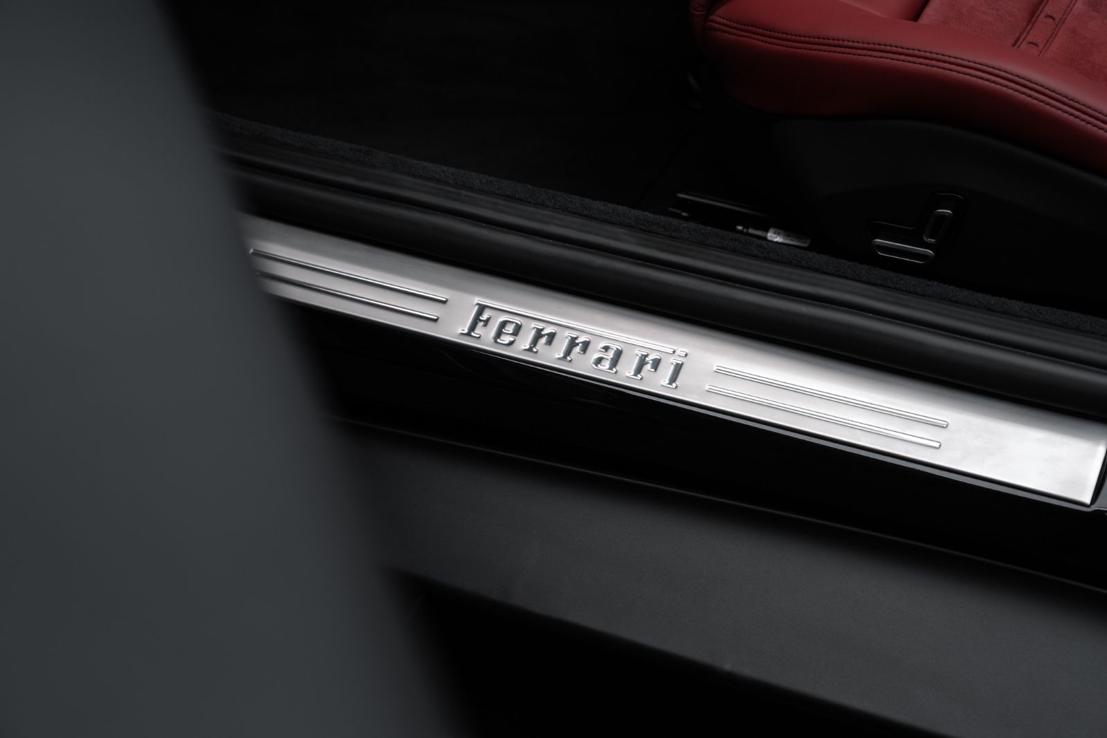 Fahrzeugabbildung Ferrari Roma Spider CARBON/DAYTONA/PASSENGER DISPLAY