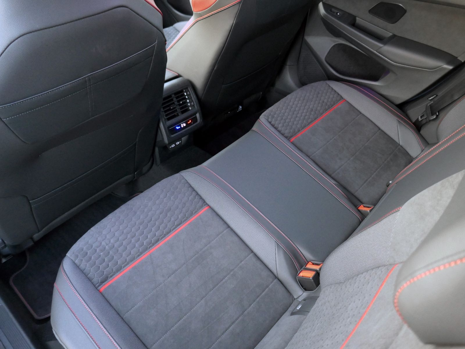 Fahrzeugabbildung Volkswagen Golf GTI Clubsport 2.0 TSI DSG | LED RFK ACC