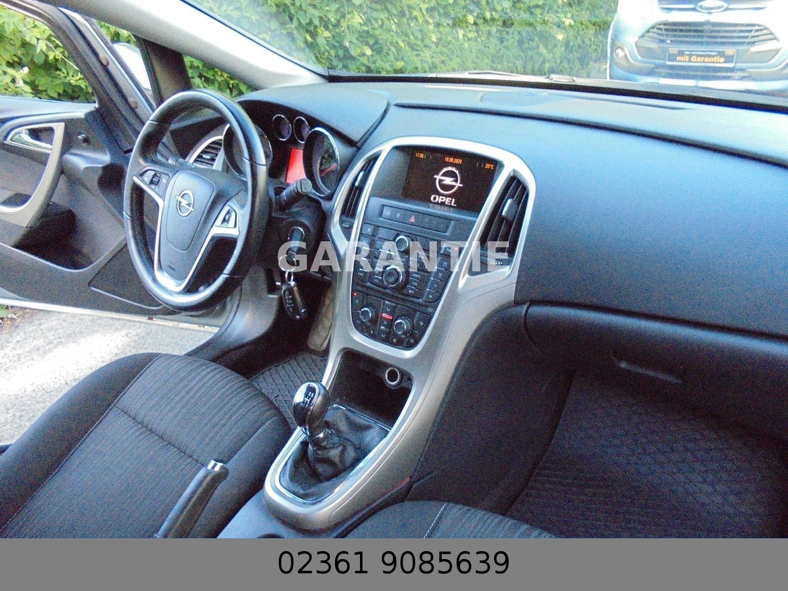 Fahrzeugabbildung Opel Astra J Lim. 5-trg. Edition Klima/Navi/5Türig