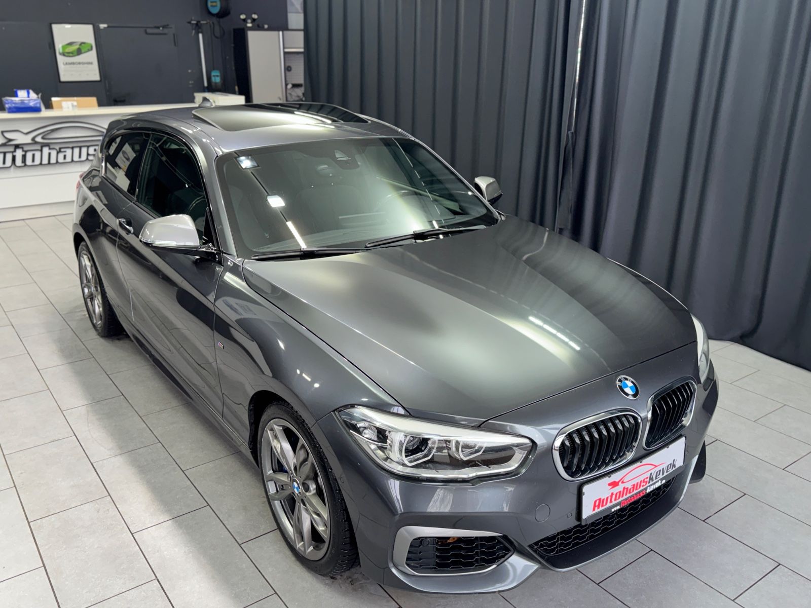 Fahrzeugabbildung BMW M135 i xDrive|AUTOMATIK|H&K|NAVI|KAMERA|