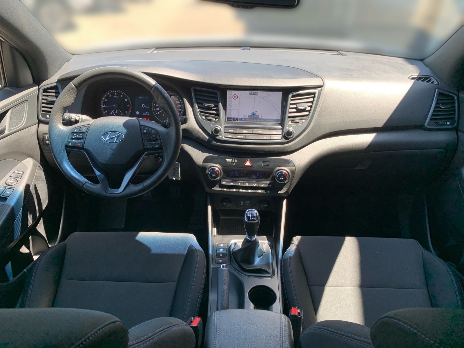 Fahrzeugabbildung Hyundai TUCSON 1.6 Passion Navi Kamera 8x bereift