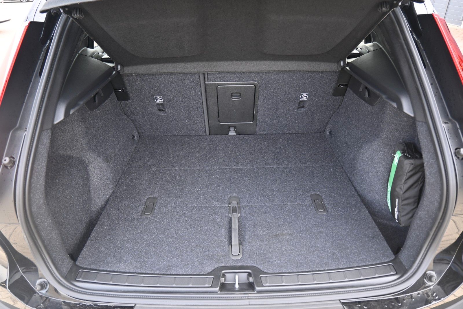 Fahrzeugabbildung Volvo EX40 Ultra Black Edt Single Motor Extended Range
