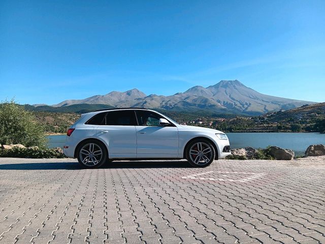 Audi SQ5 quattro