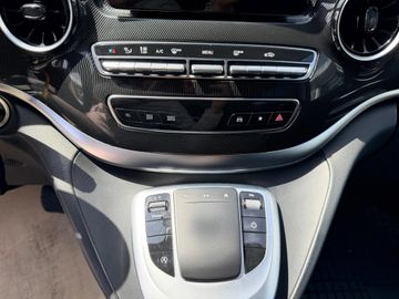 Mercedes V 220 - 9
