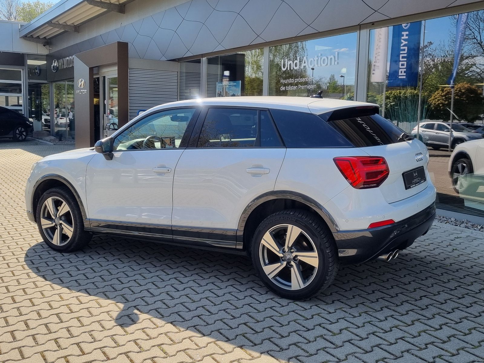 Fahrzeugabbildung Audi Q2 35 TFSI S tronic design LED NAVI PDC