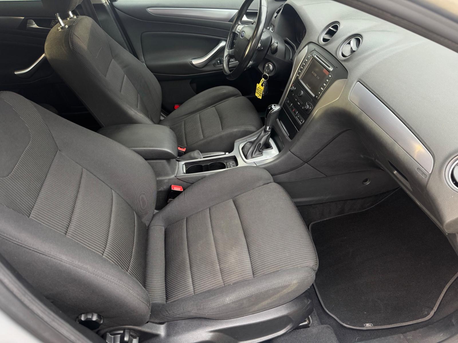 Ford Mondeo 2012 — photo 18