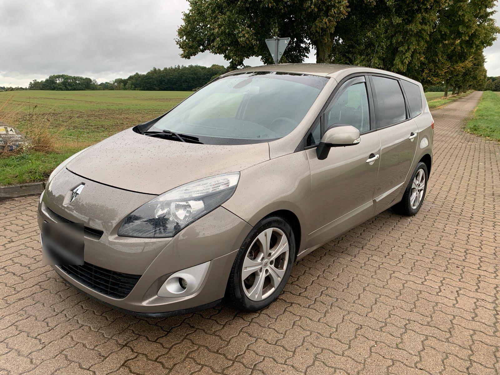 Renault Scenic 2010 — interior