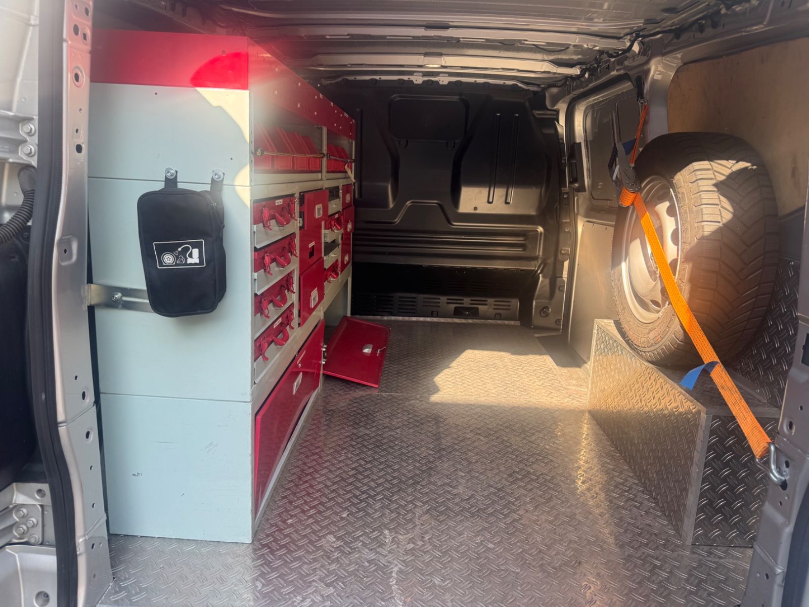 Fahrzeugabbildung Ford Transit Custom L2 LED+AHK+Kamera+Klimatronic
