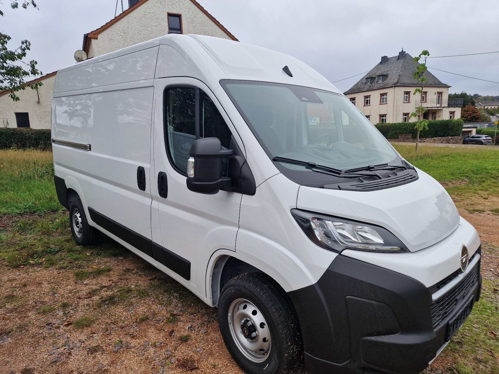 Fahrzeugabbildung Opel Movano Kasten 33 L2H2 BlueHDI 140